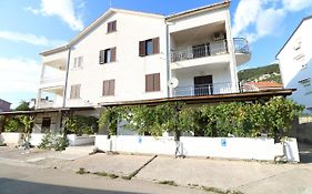 Apartments Vladan With Terrace