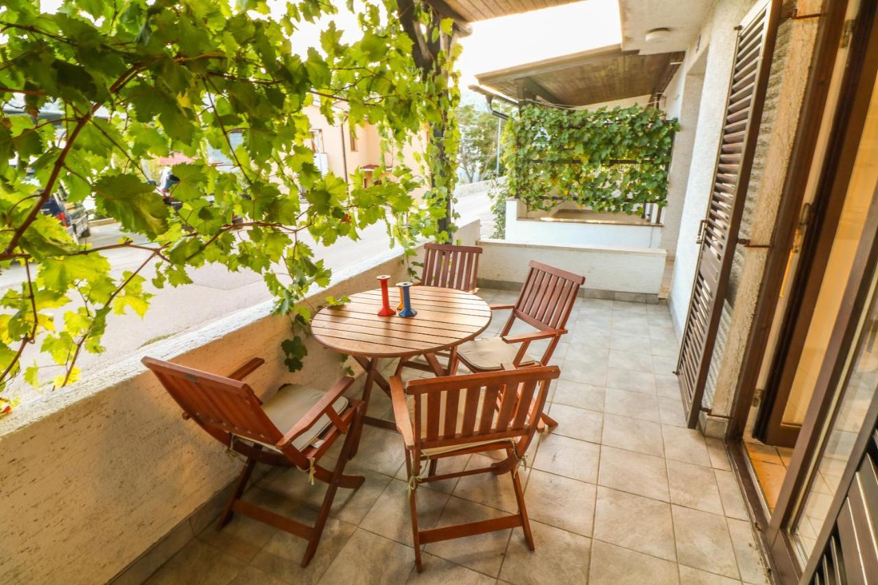 Apartments Vladan With Terrace Baška Esterno foto