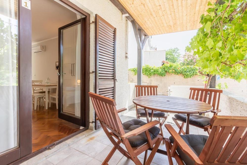 Apartments Vladan With Terrace Baška Esterno foto
