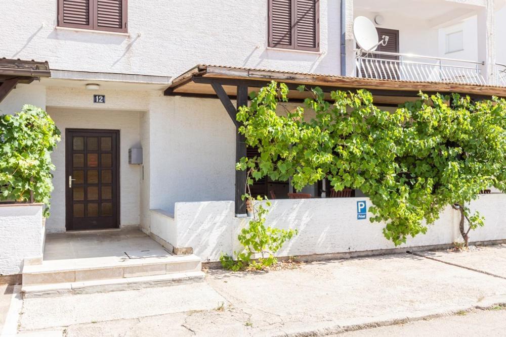 Apartments Vladan With Terrace Baška Esterno foto