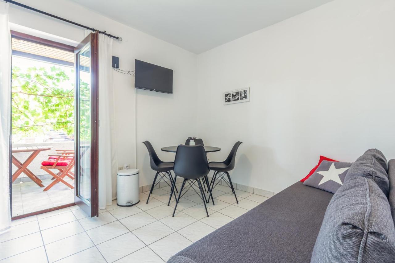 Apartments Vladan With Terrace Baška Esterno foto